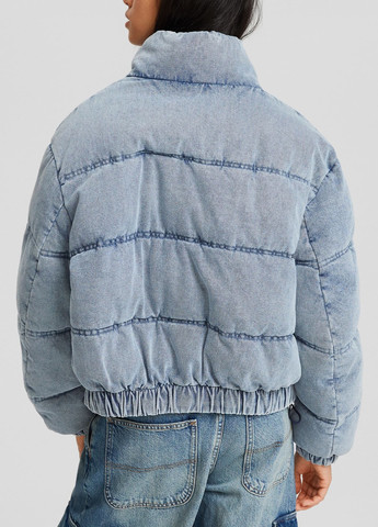 Блакитна демісезонна куртка Bershka