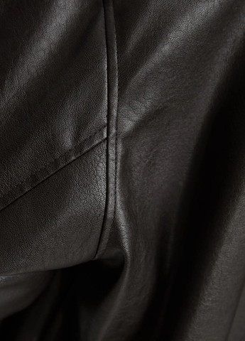 Темно-коричнева демісезонна куртка Bershka