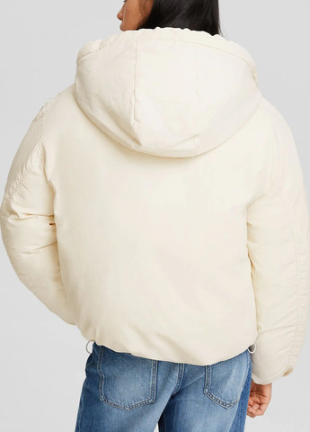 Молочна демісезонна куртка Bershka