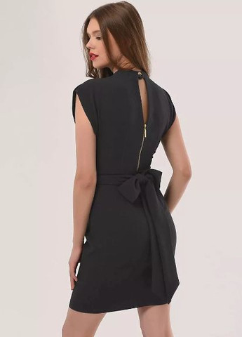 Чорна коктейльна сукня футляр Closet London однотонна
