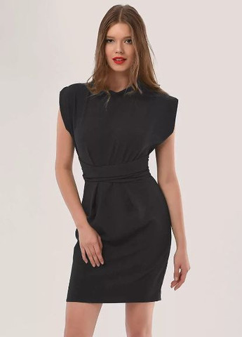 Черное коктейльное платье футляр Closet London однотонное