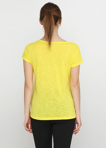 Желтая футболка спортивная Crivit