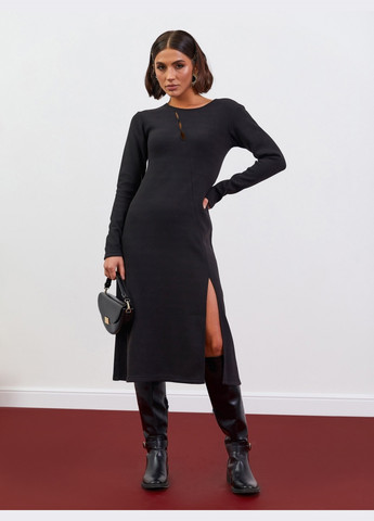 Черное тёплое платье с разрезом на полочке черное Dressa