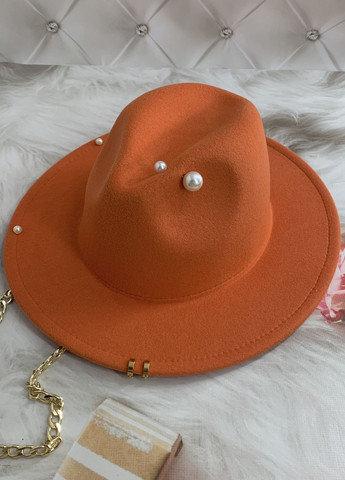 Шляпа Федора с цепочкой и пирсингом оранжевая с регулировкой размера No Brand (272821458)