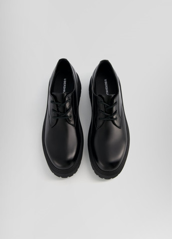 Черные классические туфли Bershka