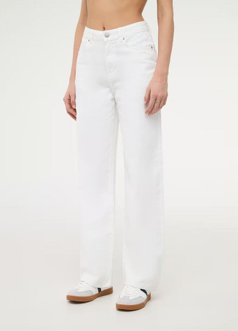 Белые кэжуал демисезонные брюки Terranova