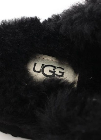 Черные тапочки UGG с логотипом