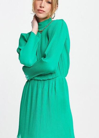 Зеленое коктейльное платье плиссированное Asos однотонное