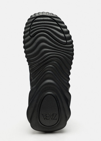 Чорні осінні кросівки Zara