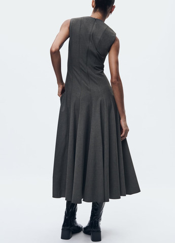 Темно-серое деловое платье Zara в полоску