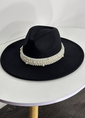 Шляпа Федора с широкими полями 9,5 см и жемчужным ремешком PERLYNKA черная No Brand (275334210)