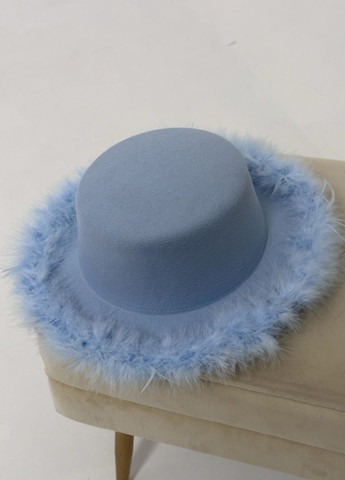 Шляпа канотье с устойчивыми полями (6 см) украшенная перьями No Brand (275394874)