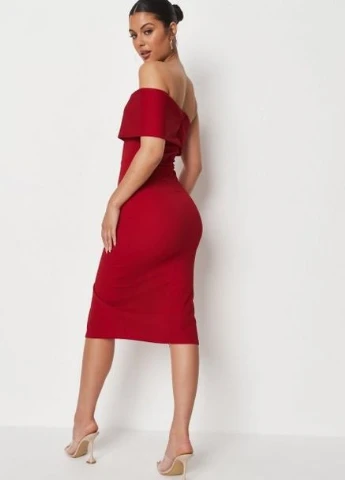 Червона сукня Missguided