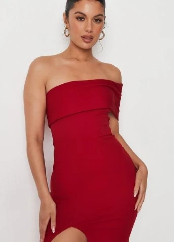 Червона сукня Missguided