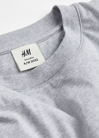 Серая летняя футболка утепленная оверсайз H&M Studio