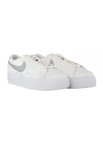 Кроссовки Женские W BLAZER LOW PLATFORM ESS Nike белые демисезоны (276778285)