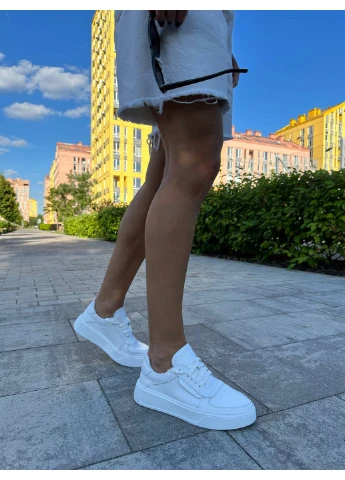 Белые женские кожаные кеды 40 VZUTIK