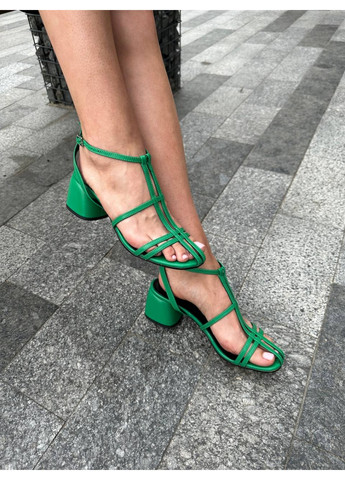 Зеленые кожаные женские босоножки на каблуке VZUTIK