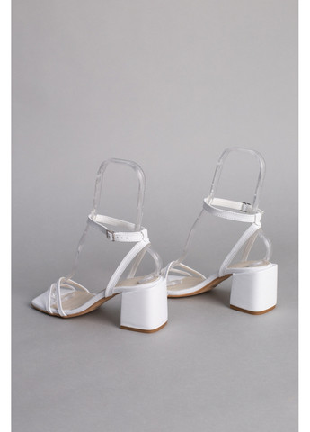 Белые кожаные женские босоножки VZUTIK