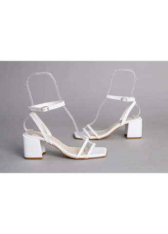 Белые кожаные женские босоножки VZUTIK