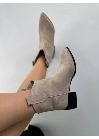 Осенние замшевые женские казаки на каблуке VZUTIK