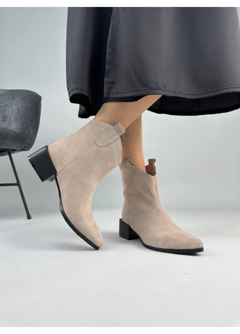 Осенние замшевые женские казаки на каблуке VZUTIK