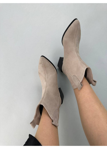 Осенние замшевые женские казаки на каблуке VZUTIK