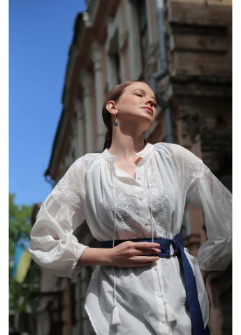 Молочная блуза петрис 21 Lesia