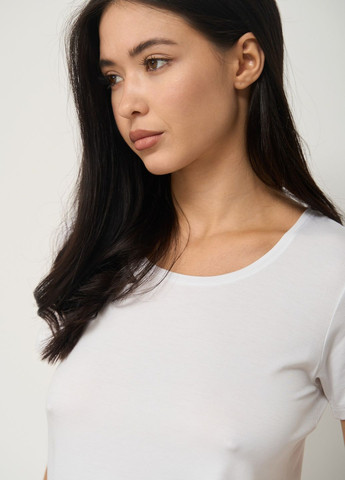 Белая всесезон футболка из вискозы женская Ozkan