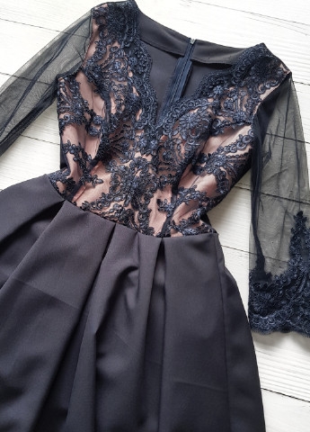 Темно-синее нарядное платье темно-синее с кружевом No Brand