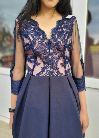 Темно-синее нарядное платье темно-синее с кружевом No Brand