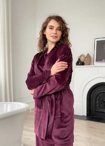 Бордовая зимняя теплая велюровая женская пижама 3: халат, брюки, футболка бордового цвета 100000212 кофта + футболка + брюки Merlini Буя