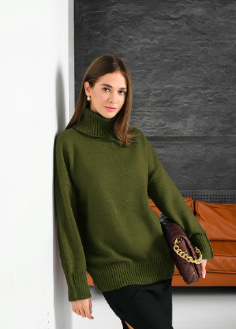 Оливковий (хакі) вільний жіночий светр SVTR