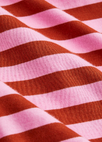 Розовый демисезонный свитер HM