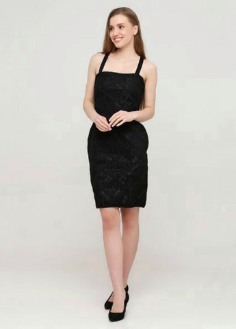 Черное платье-футляр черное с вышивкой без бретелей Lipsy