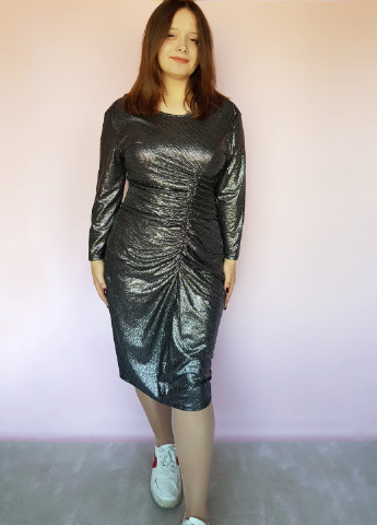 Чорна сукня зі зборкою чорна з сріблястим Nelly