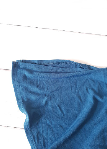 Синее платье с открытым плечем No Brand