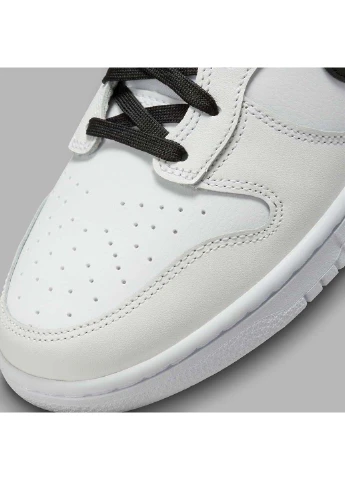 Белые демисезонные кроссовки Nike