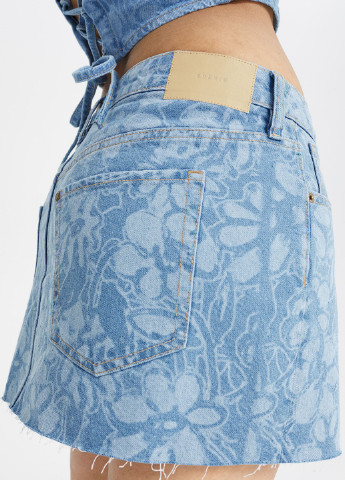 Синяя джинсовая цветочной расцветки юбка H&M
