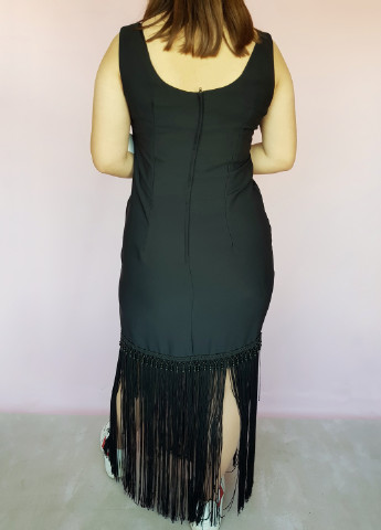 Черное платье черное с бахромой внизу No Brand