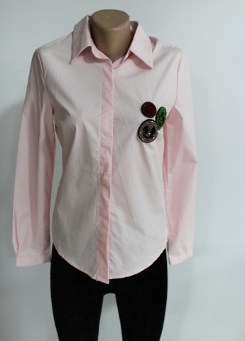 Рожева жіноча сорочка з брошкою-нашивкою No Brand (257079637)