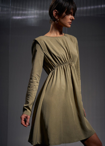 Оливкова (хакі) повсякденний сукня з штапелю з відрізною талією Gepur однотонна