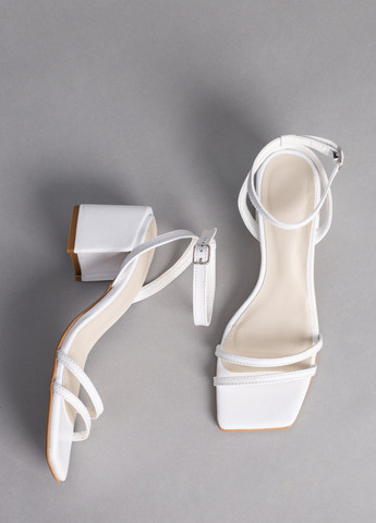 Белые босоножки shoesband Brand на липучке
