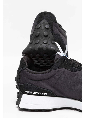 Черно-белые демисезонные кроссовки New Balance