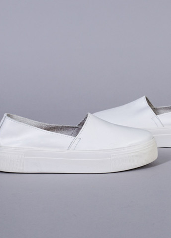 Белые слипоны shoesband Brand однотонные
