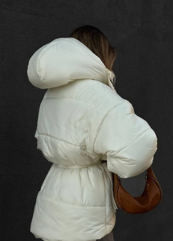 Біла зимня куртка коротка, подовжена ззаду з великим капюшоном і ременем ZF inspire