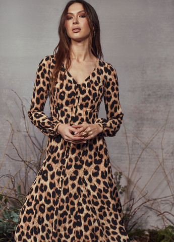 Бежевое повседневный миди платье в анималистичном принте Gepur леопардовый