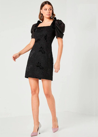 Чорна вечірня мереживна міні сукня з пишними короткими рукавами а-силует, футляр Elliatt однотонна