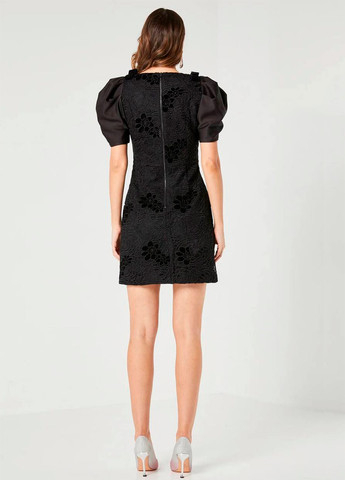 Чорна вечірня мереживна міні сукня з пишними короткими рукавами а-силует, футляр Elliatt однотонна