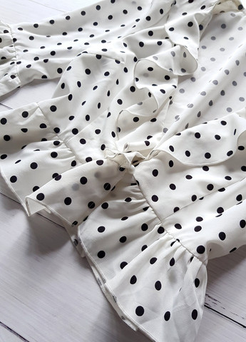 Біла блуза укорочена в горошок біла Boohoo